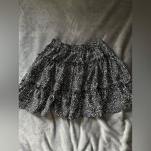 Flowy skirt black and white